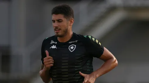 Internacional prepara oferta para tirar Pedro Raul do Botafogo