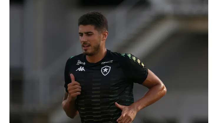 Internacional prepara oferta para tirar Pedro Raul do Botafogo