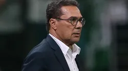 Pressão da torcida faz Galliote se posicionar sobre demissão de Luxa