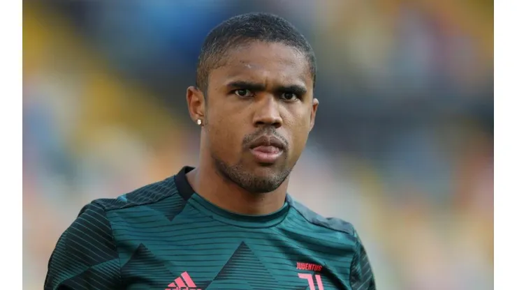Grêmio pode receber 'bolada' por transferência de Douglas Costa