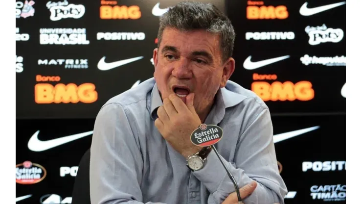 Andrés passa por cima de Tiago Nunes e 'escala' Corinthians