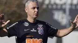Tiago Nunes ironiza erros da arbitragem contra o Grêmio