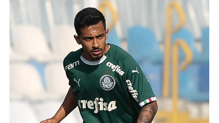 Luxa explica Alan na reserva: "Tem que mostrar que merece no treino"
