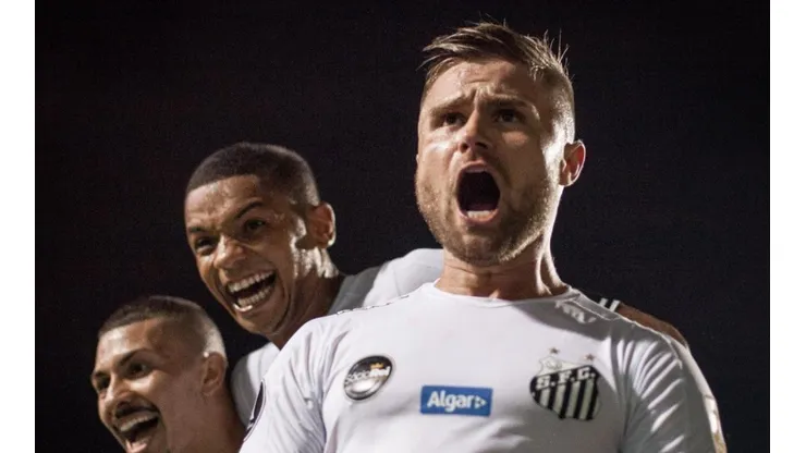 Santos vê Atlético-MG aumentar proposta a R$ 9 milhões para levar Sasha