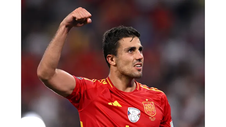 Espanha e Inglaterra medem forças pelo título da Eurocopa.