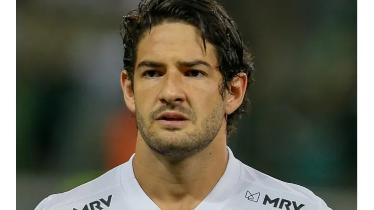 Diniz abre o jogo sobre situação de Pato no São Paulo