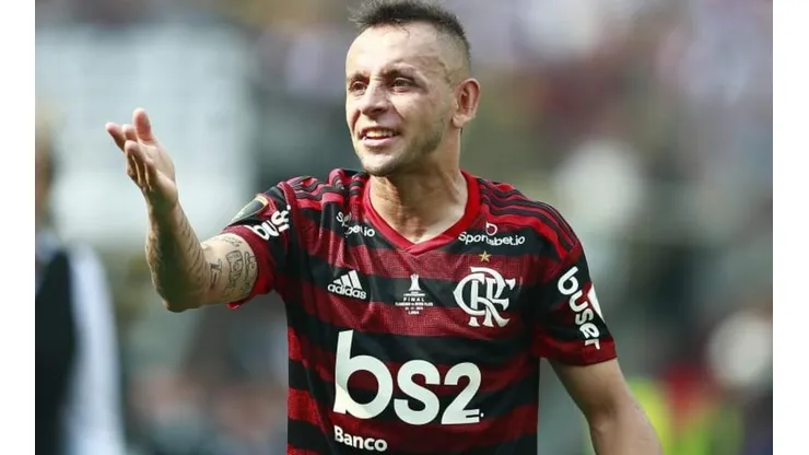 Rafinha toma decisão após proposta do Olympiacos