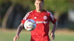 Inter: Musto volta a treinar e deve ser titular contra o Santos