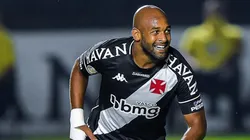 Bastos se empolga após gols pelo Vasco