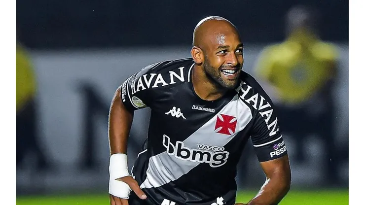 Bastos se empolga após gols pelo Vasco