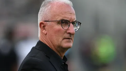 Dorival 'dá pista' de titularidade para Vitinho