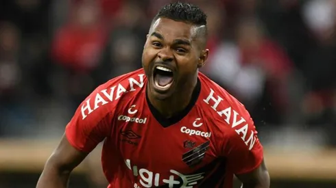 Nikão foi um dos únicos que jogou todos os minutos até aqui no Brasileirão.