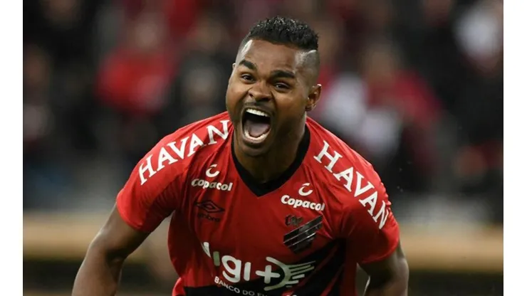 Nikão foi um dos únicos que jogou todos os minutos até aqui no Brasileirão.
