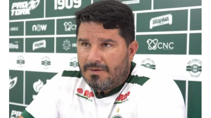 "Estão com vergonha", diz Barroca após derrota do Coritiba