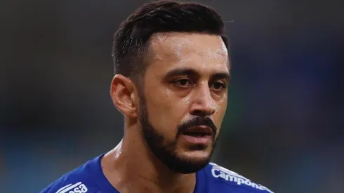 Em busca de reforços, Renato indica Robinho no Grêmio