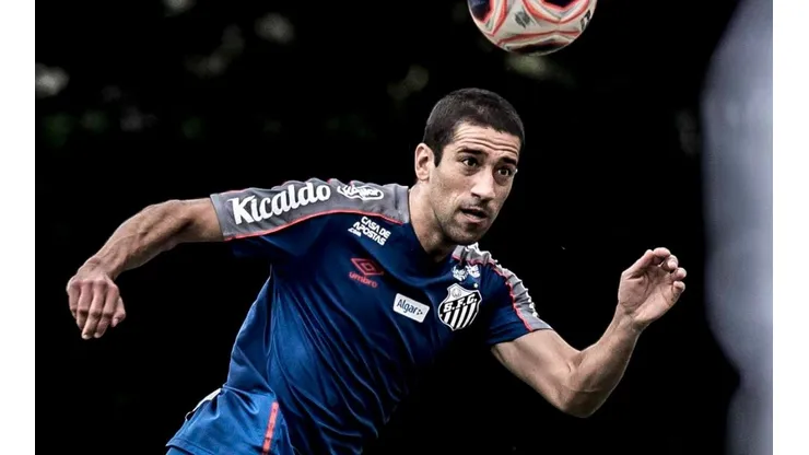 oritiba pode dar "chapéu" em Athletico por Evandro