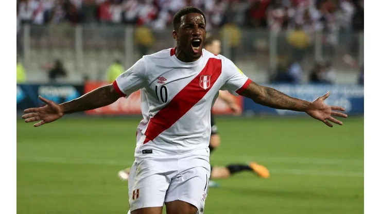 Inter bate o martelo sobre contratação de Jefferson Farfán