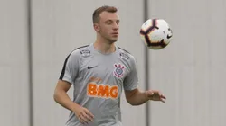 Carlos Augusto pode deixar o Timão após o Paulistão