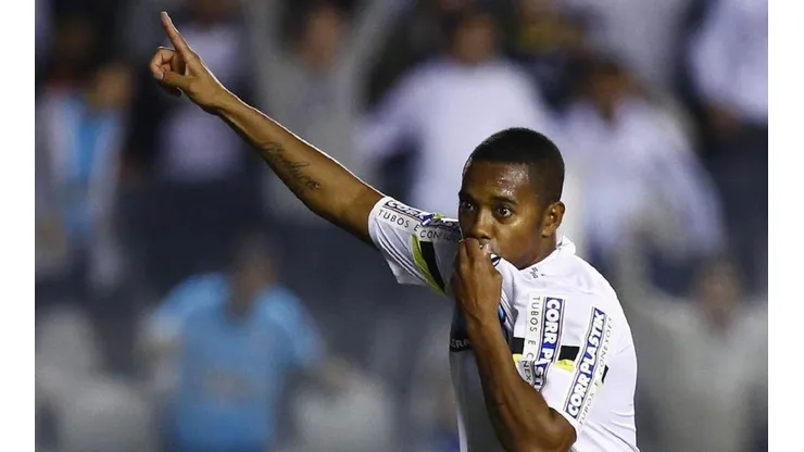 Com Robinho livre no mercado, Santos corre para quitar dívidas na Fifa