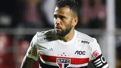 Dani Alves rebate provocação nas redes sociais