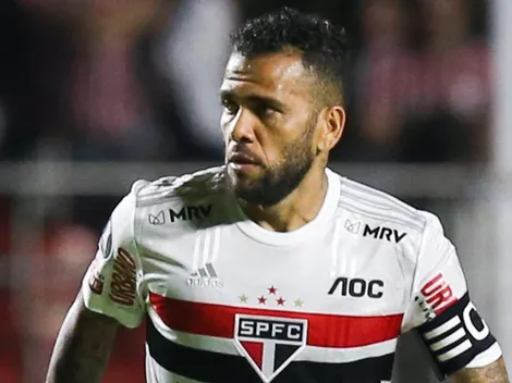 Dani Alves rebate provocação nas redes sociais