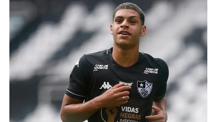 Botafogo aguarda propostas de Napoli e Everton por Luís Henrique