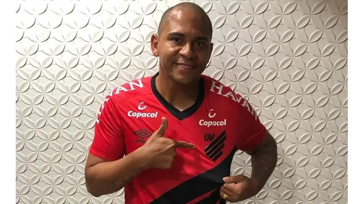 Walter provoca Coritiba após título paranaense