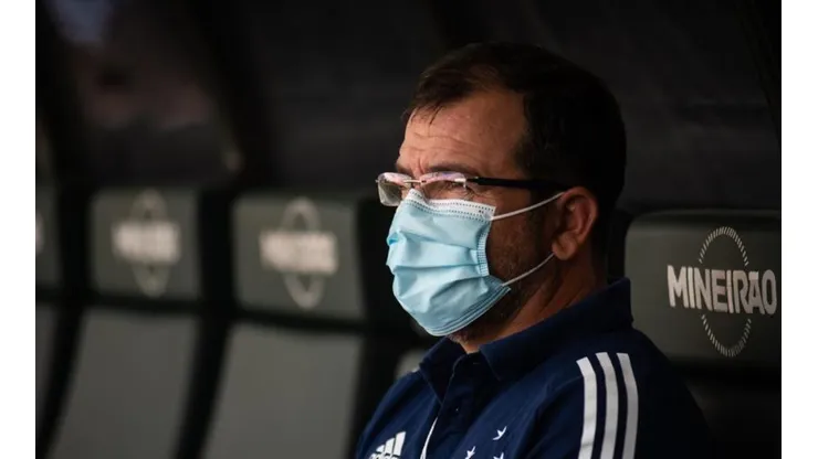 Enderson Moreira ganha reforço para partida contra o Botafogo-SP