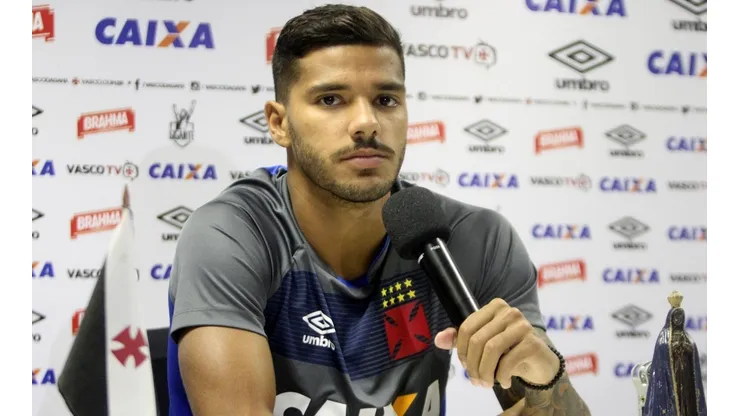 Com Henrique "na berlinda", Vasco avança por lateral que atua na Bélgica