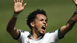 Rafinha tem suspeita de fratura e vai direto para o hospital