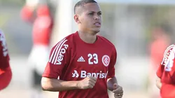 "Incomoda muito não vencer o Grêmio", diz Marcos Guilherme