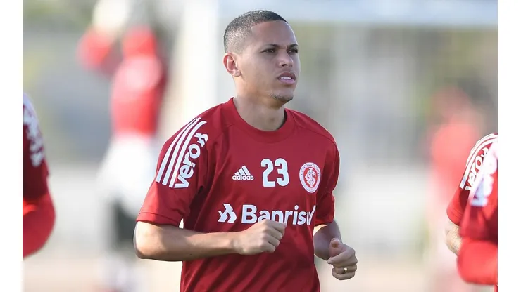 "Incomoda muito não vencer o Grêmio", diz Marcos Guilherme