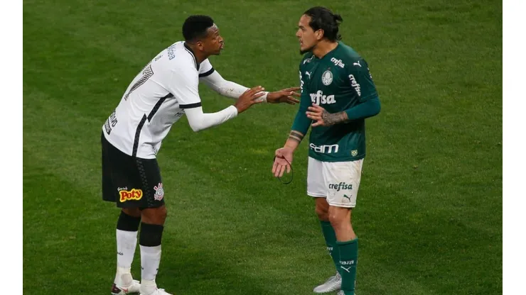 Gómez crítica Claus por entrada de Jô nem ter ido ao VAR