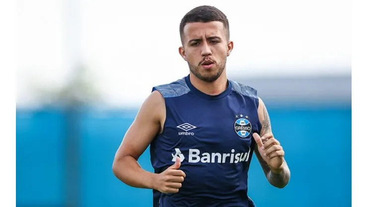 Torcedor do Grêmio pega no pé de Matheus Henrique
