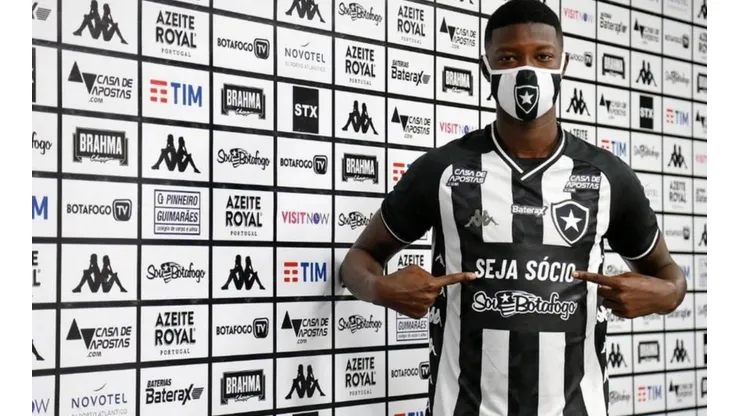 Matheus Babi surpreende Paulo Autuori e entra na briga por titularidade no Botafogo