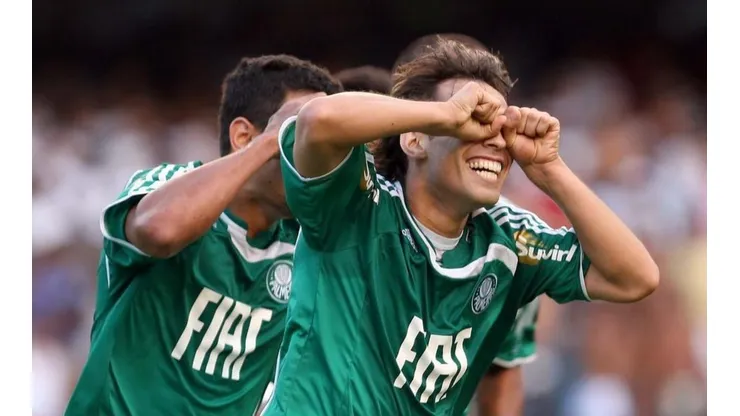 Valdivia dá os ares na hora H e cutuca Corinthians