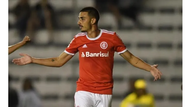 Galhardo revela como Coudet pode ajudá-lo a superar o Grêmio