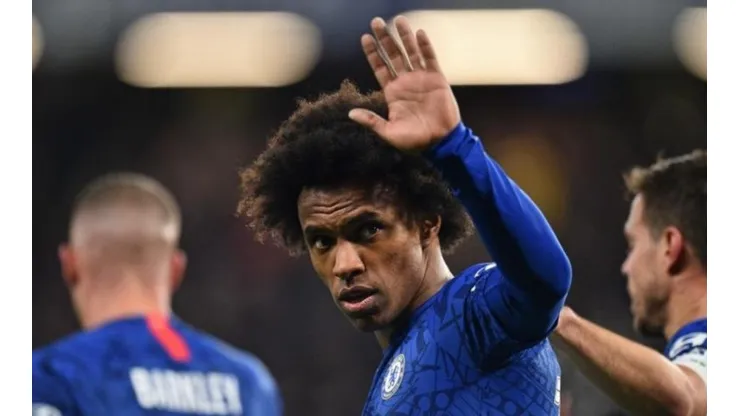 Willian fica próximo de acerto com gigante do futebol inglês