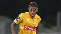 Vasco aguarda Carlinhos e prepara terreno para saída de meio-campista