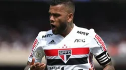 Agentes de Daniel Alves pensam em colocá-lo no Flamengo