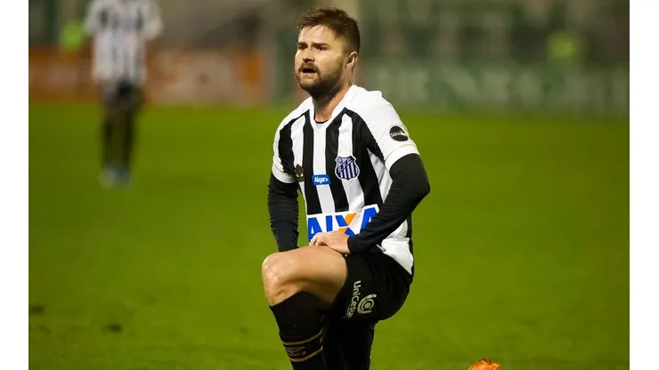 Situação de Eduardo Sasha ganha novo rumo no Santos