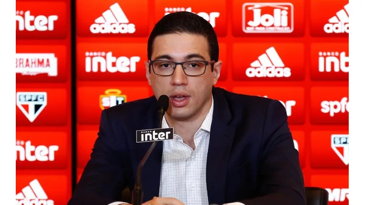 Pássaro protege Diniz e "ataca" jogadores do São Paulo