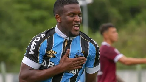 Grêmio luta para renovar com Elias.