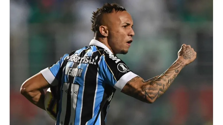 Benfica avança conversas para contratar Everton Cebolinha