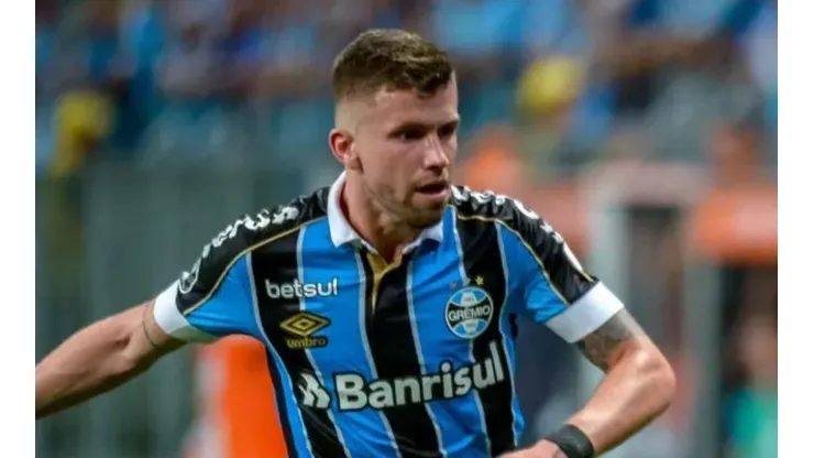 Caio Henrique volta à tona e Renato pede contratação de lateral no Grêmio