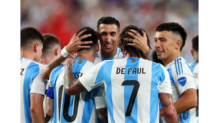 Argentina e Colômbia duelam pela taça da Copa América.
