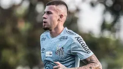 Jobson cresce no Santos e medalhão deve perder espaço entre os titulares