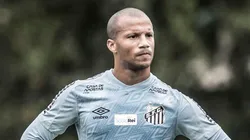 Conselheiro do Santos define futuro de Carlos Sánchez