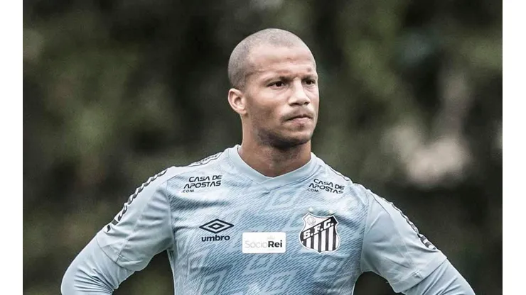 Conselheiro do Santos define futuro de Carlos Sánchez