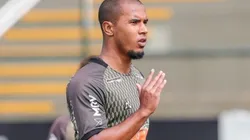 Chegadas de Bueno e Alonso fazem Rabello entrar em rota de saída do Galo